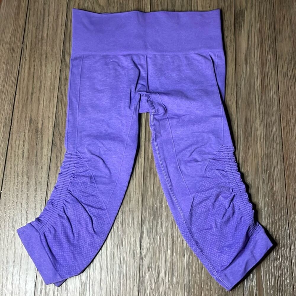 Lululemon Ebb to Street crop pant Original design purple size 4